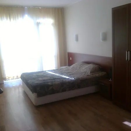 Central Plaza * Slăntjev Brjag